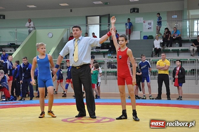 Zdjęcie w galerii na portalu naszraciborz.pl: Młodzi zapaśnicy rywalizowali w Arenie Rafako wiadomości z regionu