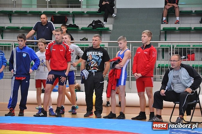 Zdjęcie w galerii na portalu naszraciborz.pl: Młodzi zapaśnicy rywalizowali w Arenie Rafako wiadomości z regionu