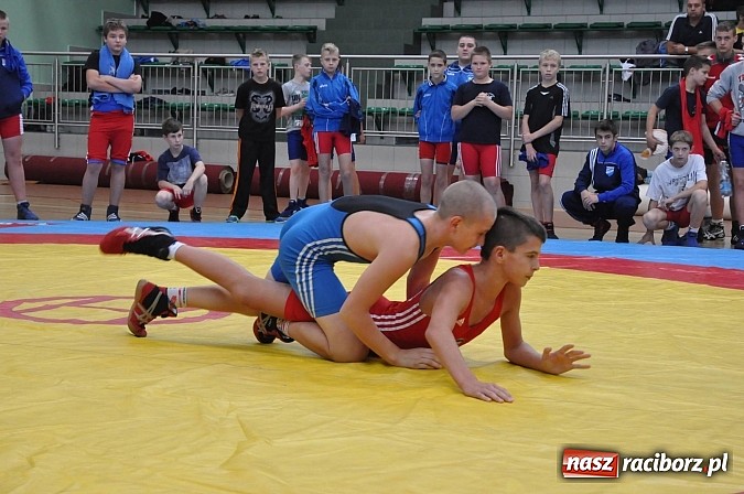 Zdjęcie w galerii na portalu naszraciborz.pl: Młodzi zapaśnicy rywalizowali w Arenie Rafako wiadomości z regionu