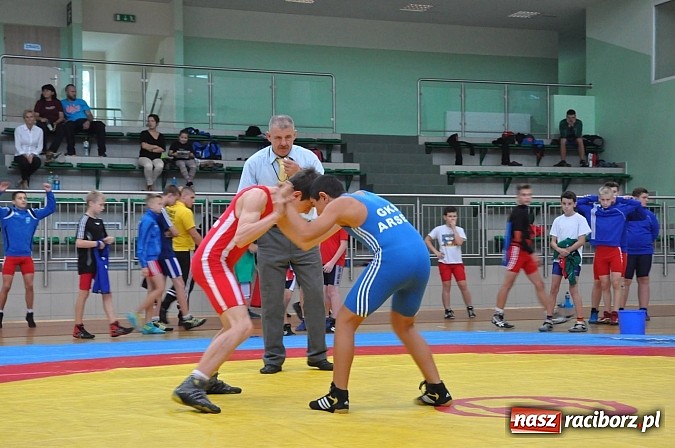 Zdjęcie w galerii na portalu naszraciborz.pl: Młodzi zapaśnicy rywalizowali w Arenie Rafako wiadomości z regionu