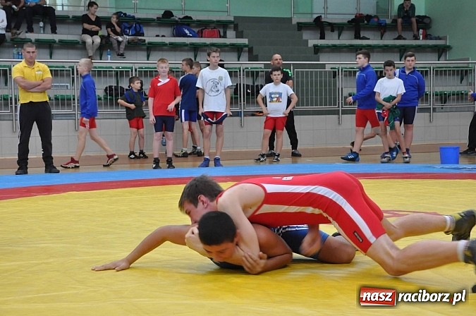 Zdjęcie w galerii na portalu naszraciborz.pl: Młodzi zapaśnicy rywalizowali w Arenie Rafako wiadomości z regionu
