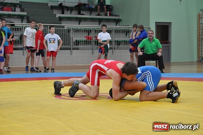 Zdjęcie w galerii na portalu naszraciborz.pl: Młodzi zapaśnicy rywalizowali w Arenie Rafako wiadomości z regionu
