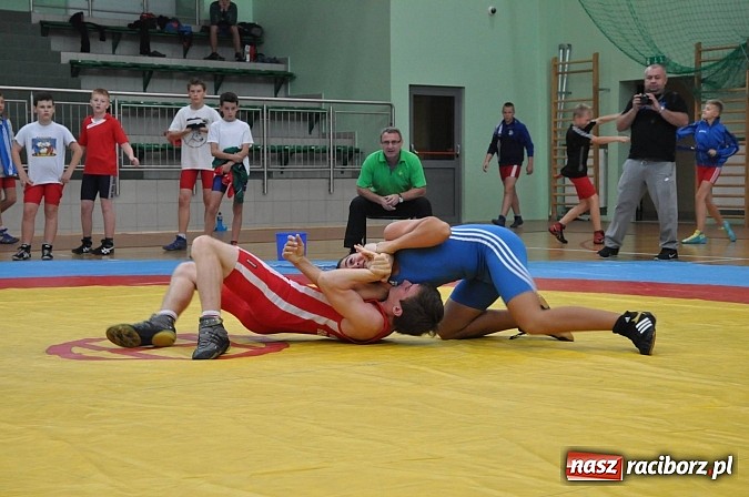 Zdjęcie w galerii na portalu naszraciborz.pl: Młodzi zapaśnicy rywalizowali w Arenie Rafako wiadomości z regionu