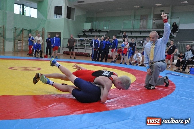 Zdjęcie w galerii na portalu naszraciborz.pl: Młodzi zapaśnicy rywalizowali w Arenie Rafako wiadomości z regionu