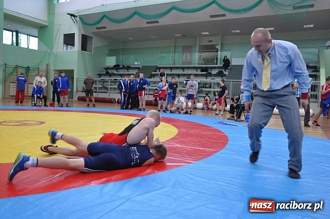 Zdjęcie w galerii na portalu naszraciborz.pl: Młodzi zapaśnicy rywalizowali w Arenie Rafako wiadomości z regionu
