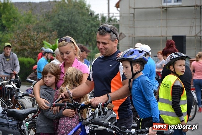 Zdjęcie w galerii na portalu naszraciborz.pl: Ponad dwustu cyklistów na otwarciu nowej ścieżki rowerowej - Hackiej Cesty wiadomości z regionu