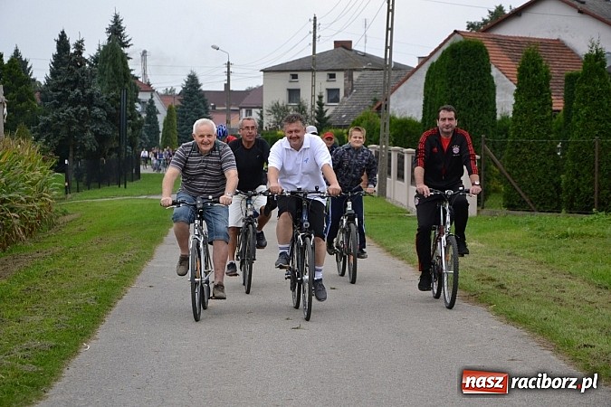 Zdjęcie w galerii na portalu naszraciborz.pl: Ponad dwustu cyklistów na otwarciu nowej ścieżki rowerowej - Hackiej Cesty wiadomości z regionu