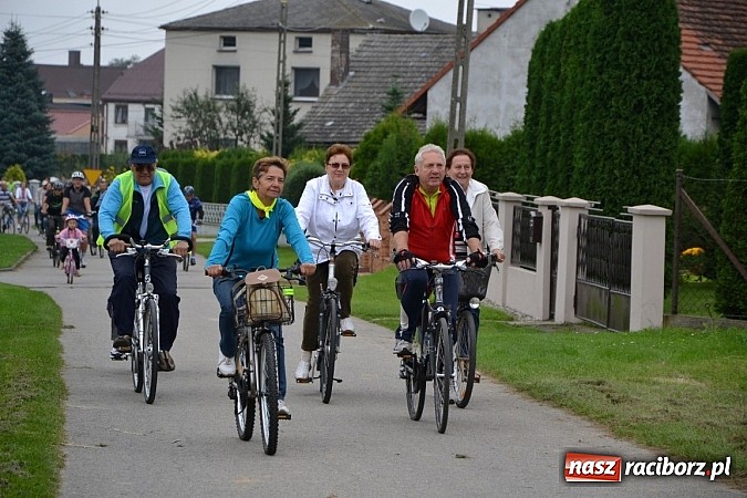Zdjęcie w galerii na portalu naszraciborz.pl: Ponad dwustu cyklistów na otwarciu nowej ścieżki rowerowej - Hackiej Cesty wiadomości z regionu