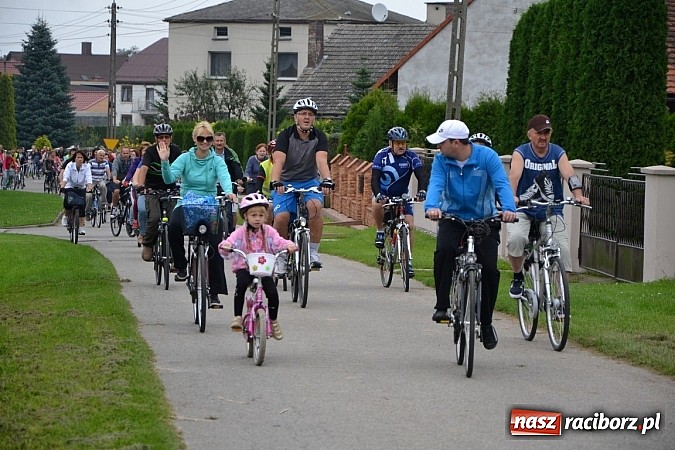 Zdjęcie w galerii na portalu naszraciborz.pl: Ponad dwustu cyklistów na otwarciu nowej ścieżki rowerowej - Hackiej Cesty wiadomości z regionu
