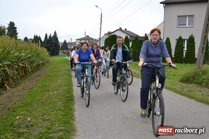Zdjęcie w galerii na portalu naszraciborz.pl: Ponad dwustu cyklistów na otwarciu nowej ścieżki rowerowej - Hackiej Cesty wiadomości z regionu
