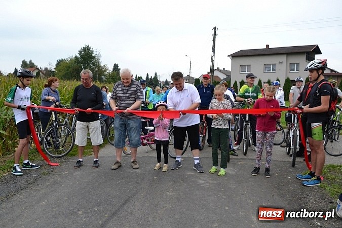 Zdjęcie w galerii na portalu naszraciborz.pl: Ponad dwustu cyklistów na otwarciu nowej ścieżki rowerowej - Hackiej Cesty wiadomości z regionu