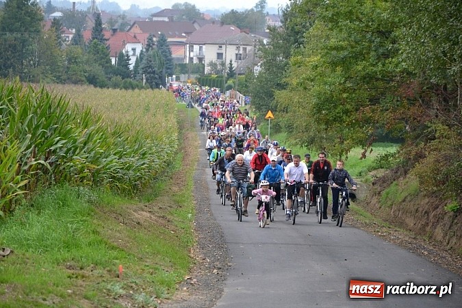 Zdjęcie w galerii na portalu naszraciborz.pl: Ponad dwustu cyklistów na otwarciu nowej ścieżki rowerowej - Hackiej Cesty wiadomości z regionu