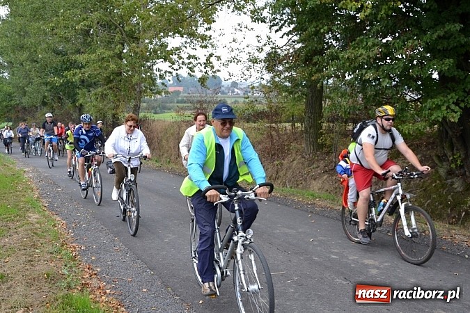 Zdjęcie w galerii na portalu naszraciborz.pl: Ponad dwustu cyklistów na otwarciu nowej ścieżki rowerowej - Hackiej Cesty wiadomości z regionu