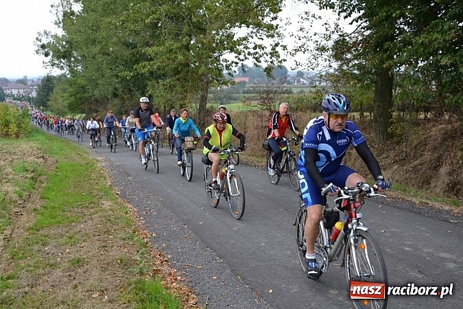 Zdjęcie w galerii na portalu naszraciborz.pl: Ponad dwustu cyklistów na otwarciu nowej ścieżki rowerowej - Hackiej Cesty wiadomości z regionu