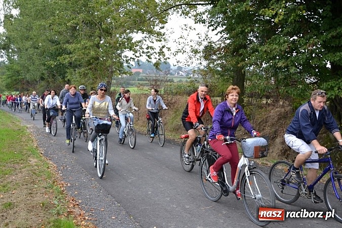 Zdjęcie w galerii na portalu naszraciborz.pl: Ponad dwustu cyklistów na otwarciu nowej ścieżki rowerowej - Hackiej Cesty wiadomości z regionu