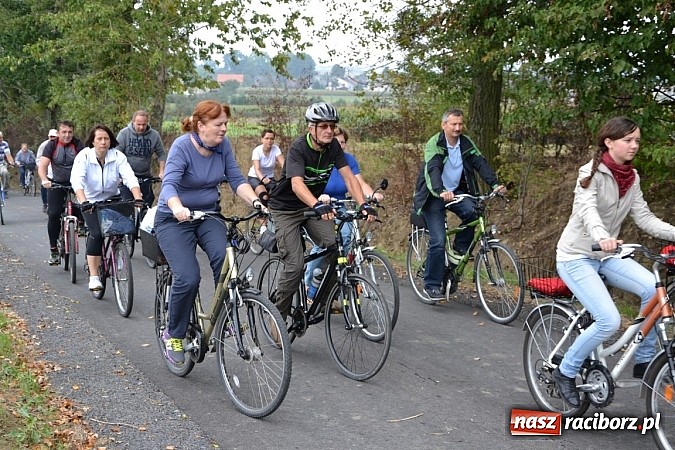 Zdjęcie w galerii na portalu naszraciborz.pl: Ponad dwustu cyklistów na otwarciu nowej ścieżki rowerowej - Hackiej Cesty wiadomości z regionu