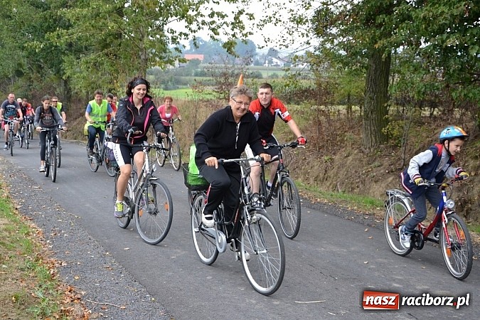 Zdjęcie w galerii na portalu naszraciborz.pl: Ponad dwustu cyklistów na otwarciu nowej ścieżki rowerowej - Hackiej Cesty wiadomości z regionu