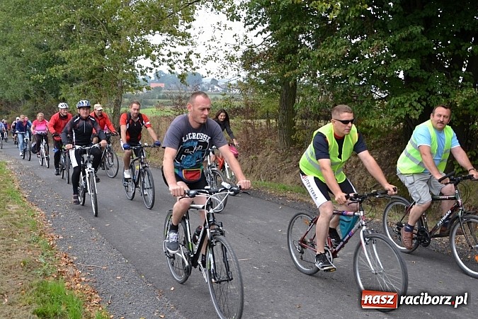 Zdjęcie w galerii na portalu naszraciborz.pl: Ponad dwustu cyklistów na otwarciu nowej ścieżki rowerowej - Hackiej Cesty wiadomości z regionu