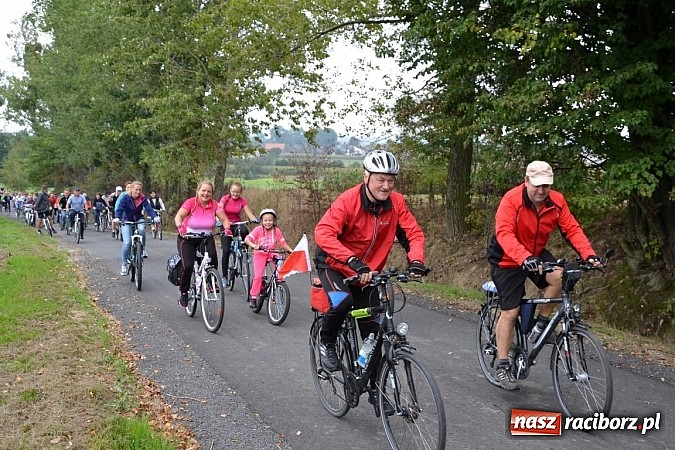 Zdjęcie w galerii na portalu naszraciborz.pl: Ponad dwustu cyklistów na otwarciu nowej ścieżki rowerowej - Hackiej Cesty wiadomości z regionu