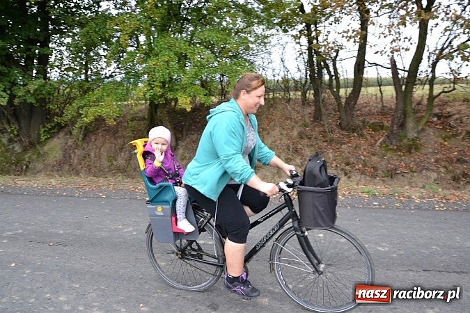 Zdjęcie w galerii na portalu naszraciborz.pl: Ponad dwustu cyklistów na otwarciu nowej ścieżki rowerowej - Hackiej Cesty wiadomości z regionu