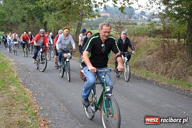 Zdjęcie w galerii na portalu naszraciborz.pl: Ponad dwustu cyklistów na otwarciu nowej ścieżki rowerowej - Hackiej Cesty wiadomości z regionu