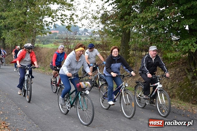 Zdjęcie w galerii na portalu naszraciborz.pl: Ponad dwustu cyklistów na otwarciu nowej ścieżki rowerowej - Hackiej Cesty wiadomości z regionu