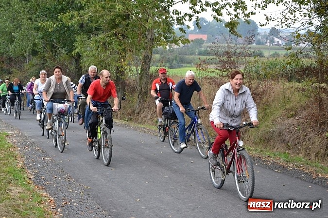 Zdjęcie w galerii na portalu naszraciborz.pl: Ponad dwustu cyklistów na otwarciu nowej ścieżki rowerowej - Hackiej Cesty wiadomości z regionu