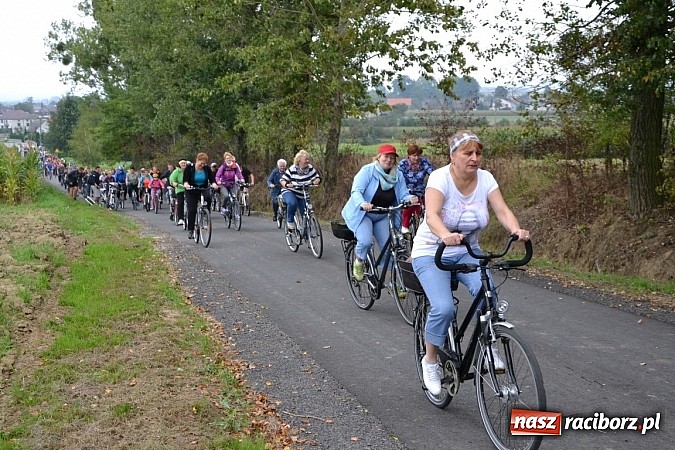Zdjęcie w galerii na portalu naszraciborz.pl: Ponad dwustu cyklistów na otwarciu nowej ścieżki rowerowej - Hackiej Cesty wiadomości z regionu
