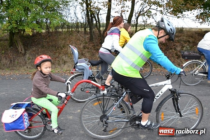 Zdjęcie w galerii na portalu naszraciborz.pl: Ponad dwustu cyklistów na otwarciu nowej ścieżki rowerowej - Hackiej Cesty wiadomości z regionu