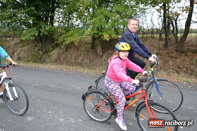 Zdjęcie w galerii na portalu naszraciborz.pl: Ponad dwustu cyklistów na otwarciu nowej ścieżki rowerowej - Hackiej Cesty wiadomości z regionu