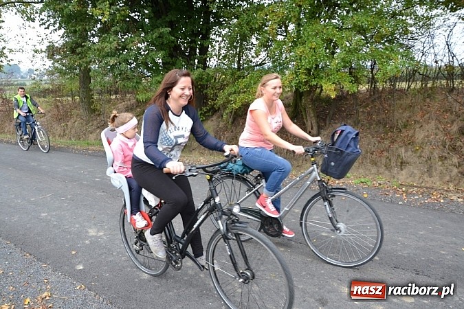 Zdjęcie w galerii na portalu naszraciborz.pl: Ponad dwustu cyklistów na otwarciu nowej ścieżki rowerowej - Hackiej Cesty wiadomości z regionu