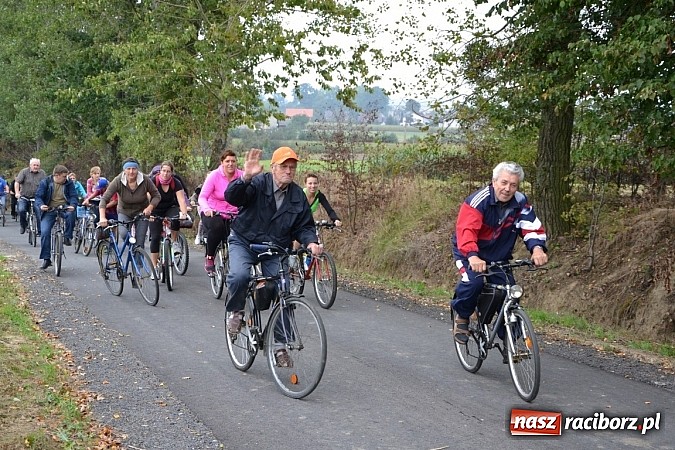 Zdjęcie w galerii na portalu naszraciborz.pl: Ponad dwustu cyklistów na otwarciu nowej ścieżki rowerowej - Hackiej Cesty wiadomości z regionu