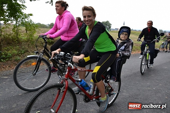 Zdjęcie w galerii na portalu naszraciborz.pl: Ponad dwustu cyklistów na otwarciu nowej ścieżki rowerowej - Hackiej Cesty wiadomości z regionu