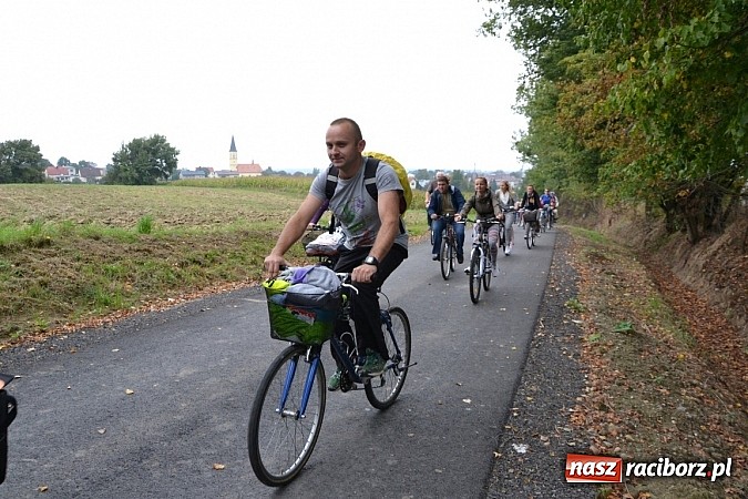 Zdjęcie w galerii na portalu naszraciborz.pl: Ponad dwustu cyklistów na otwarciu nowej ścieżki rowerowej - Hackiej Cesty wiadomości z regionu