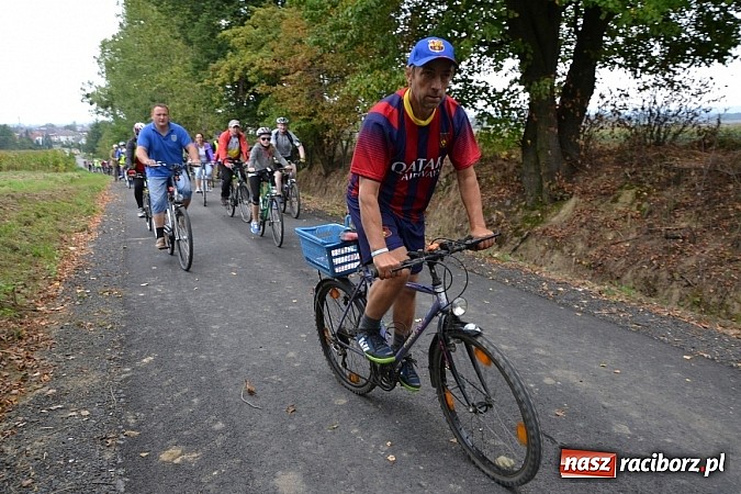 Zdjęcie w galerii na portalu naszraciborz.pl: Ponad dwustu cyklistów na otwarciu nowej ścieżki rowerowej - Hackiej Cesty wiadomości z regionu