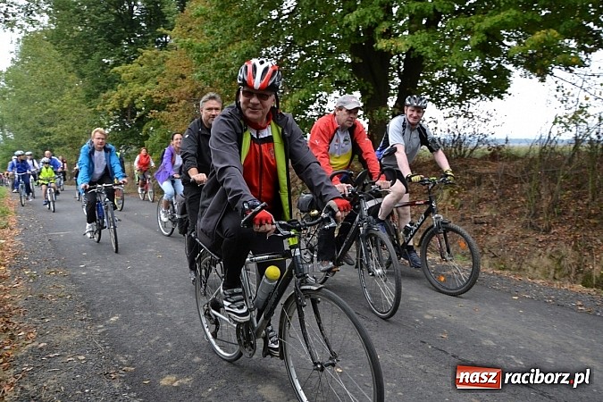 Zdjęcie w galerii na portalu naszraciborz.pl: Ponad dwustu cyklistów na otwarciu nowej ścieżki rowerowej - Hackiej Cesty wiadomości z regionu