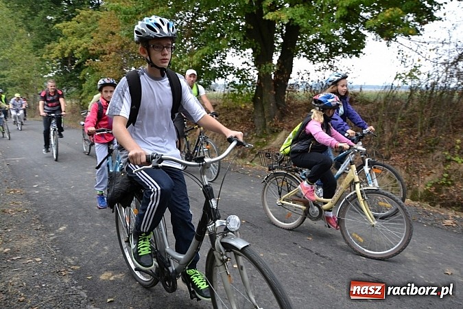 Zdjęcie w galerii na portalu naszraciborz.pl: Ponad dwustu cyklistów na otwarciu nowej ścieżki rowerowej - Hackiej Cesty wiadomości z regionu