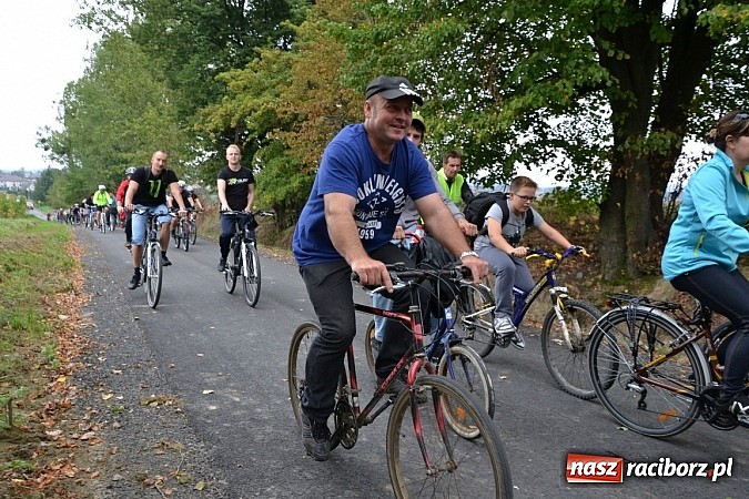 Zdjęcie w galerii na portalu naszraciborz.pl: Ponad dwustu cyklistów na otwarciu nowej ścieżki rowerowej - Hackiej Cesty wiadomości z regionu
