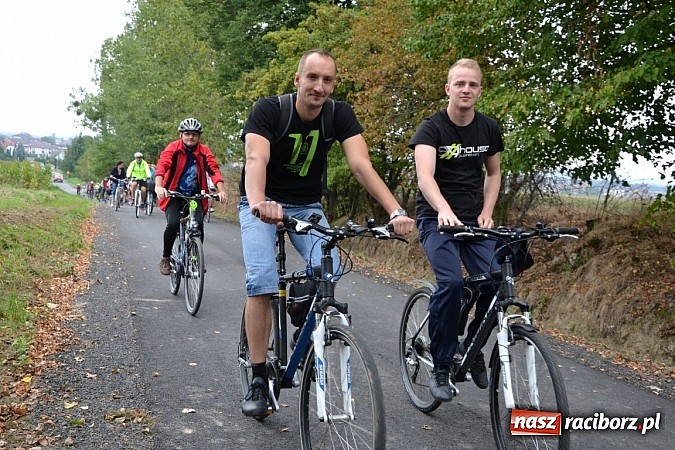 Zdjęcie w galerii na portalu naszraciborz.pl: Ponad dwustu cyklistów na otwarciu nowej ścieżki rowerowej - Hackiej Cesty wiadomości z regionu