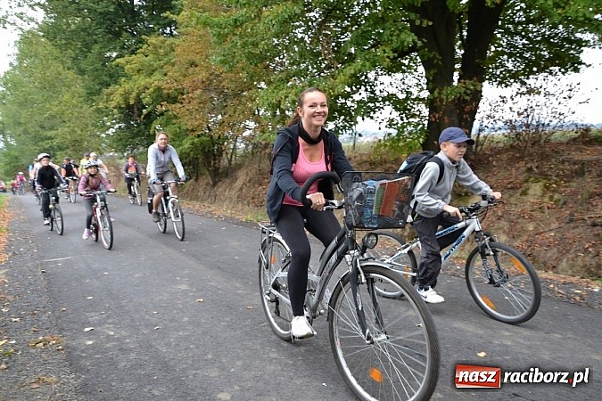 Zdjęcie w galerii na portalu naszraciborz.pl: Ponad dwustu cyklistów na otwarciu nowej ścieżki rowerowej - Hackiej Cesty wiadomości z regionu