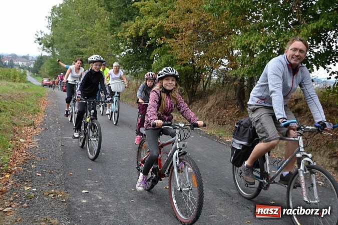 Zdjęcie w galerii na portalu naszraciborz.pl: Ponad dwustu cyklistów na otwarciu nowej ścieżki rowerowej - Hackiej Cesty wiadomości z regionu