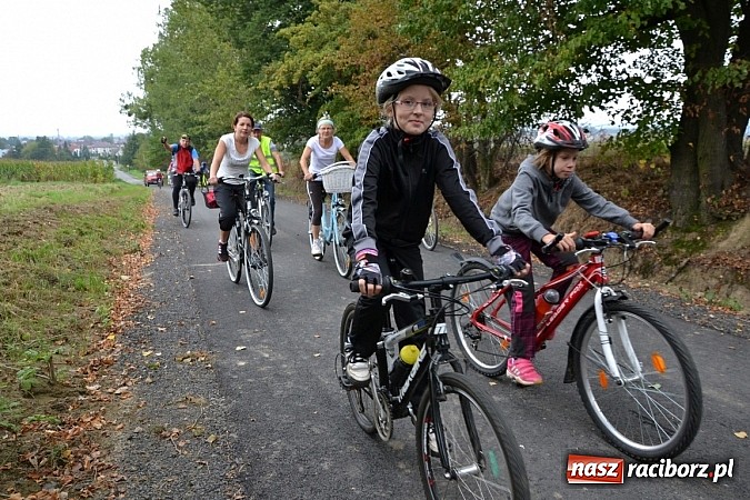 Zdjęcie w galerii na portalu naszraciborz.pl: Ponad dwustu cyklistów na otwarciu nowej ścieżki rowerowej - Hackiej Cesty wiadomości z regionu