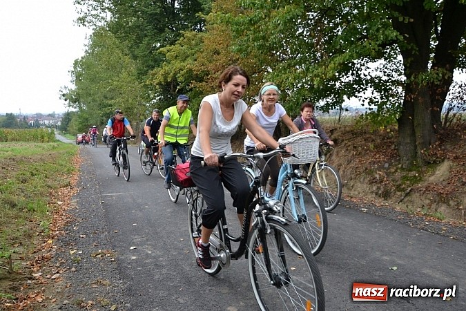 Zdjęcie w galerii na portalu naszraciborz.pl: Ponad dwustu cyklistów na otwarciu nowej ścieżki rowerowej - Hackiej Cesty wiadomości z regionu