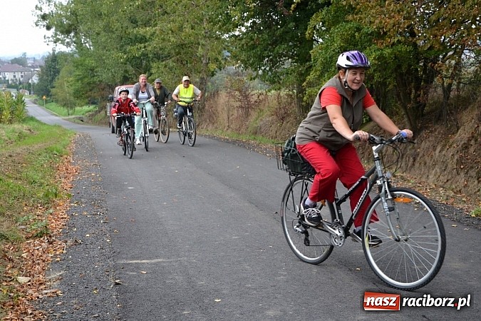 Zdjęcie w galerii na portalu naszraciborz.pl: Ponad dwustu cyklistów na otwarciu nowej ścieżki rowerowej - Hackiej Cesty wiadomości z regionu