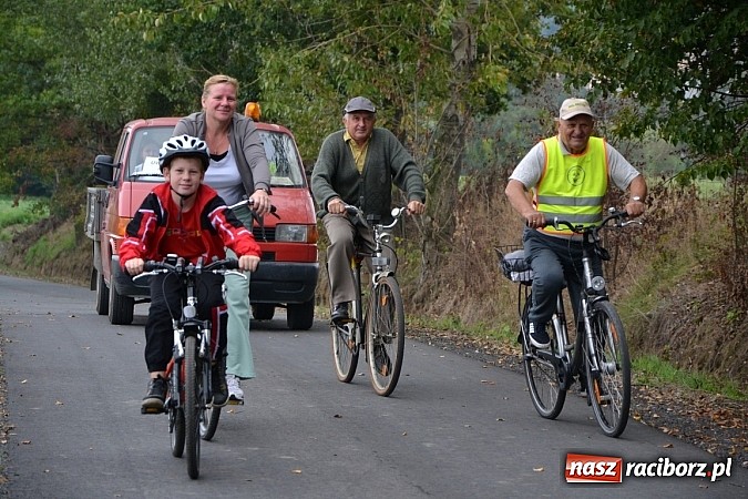 Zdjęcie w galerii na portalu naszraciborz.pl: Ponad dwustu cyklistów na otwarciu nowej ścieżki rowerowej - Hackiej Cesty wiadomości z regionu