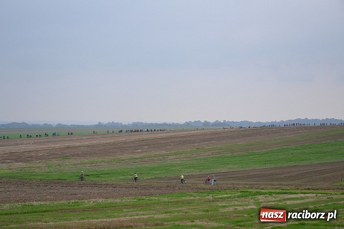 Zdjęcie w galerii na portalu naszraciborz.pl: Ponad dwustu cyklistów na otwarciu nowej ścieżki rowerowej - Hackiej Cesty wiadomości z regionu
