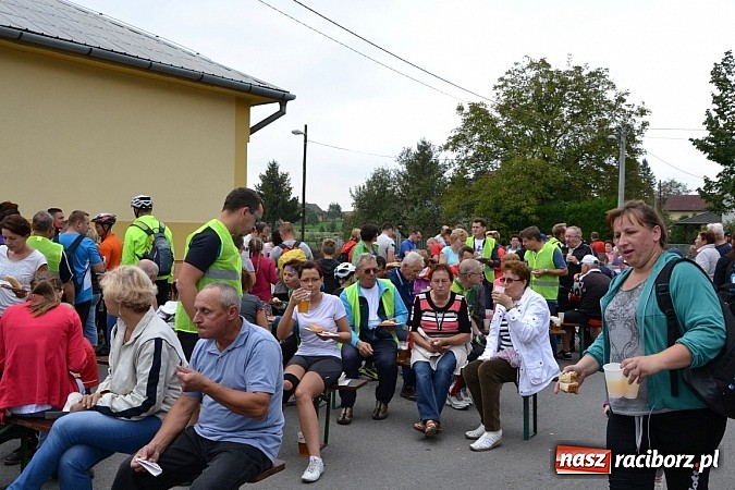 Zdjęcie w galerii na portalu naszraciborz.pl: Ponad dwustu cyklistów na otwarciu nowej ścieżki rowerowej - Hackiej Cesty wiadomości z regionu