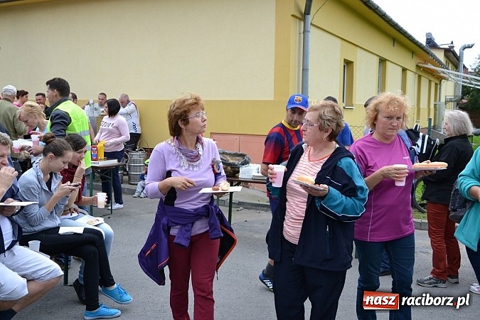 Zdjęcie w galerii na portalu naszraciborz.pl: Ponad dwustu cyklistów na otwarciu nowej ścieżki rowerowej - Hackiej Cesty wiadomości z regionu