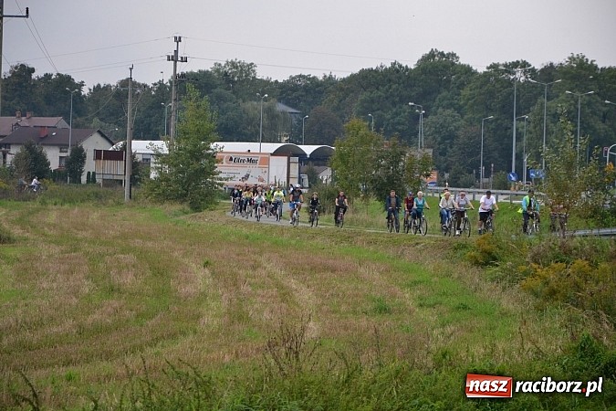 Zdjęcie w galerii na portalu naszraciborz.pl: Ponad dwustu cyklistów na otwarciu nowej ścieżki rowerowej - Hackiej Cesty wiadomości z regionu