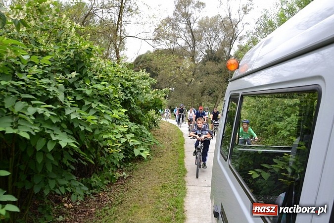 Zdjęcie w galerii na portalu naszraciborz.pl: Ponad dwustu cyklistów na otwarciu nowej ścieżki rowerowej - Hackiej Cesty wiadomości z regionu